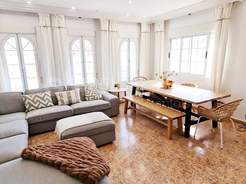 Villa mit 3 Schlafzimmern und privatem Pool, Foto 2